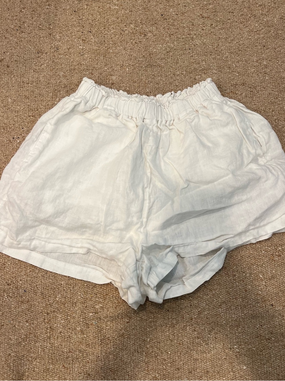 High-Waist White Linen-Blend Women's Shorts with Smocked Waist